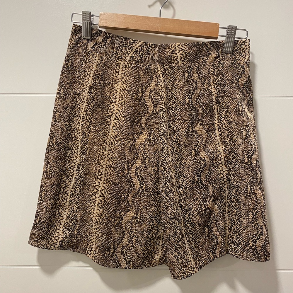 Versona skort with snakeprint detail. Size S. Worn once